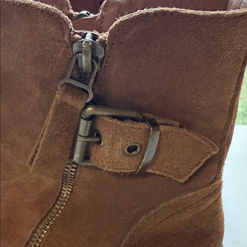 W D Collection Brown Suede Ankle Boots Lug Sole Buckle Size 6 - Picture 5 of 7